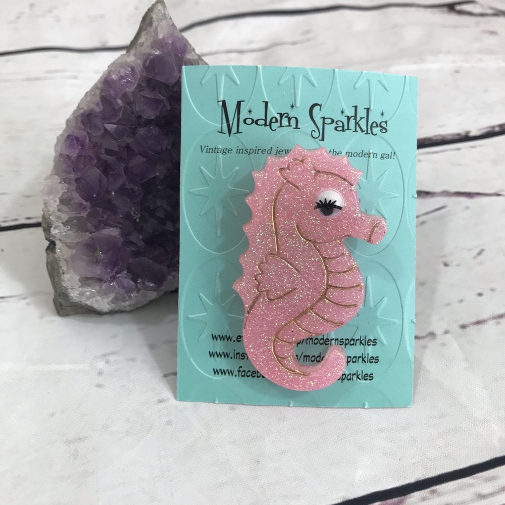 MODERN SPARKLES pink googley eye sea horse brooch